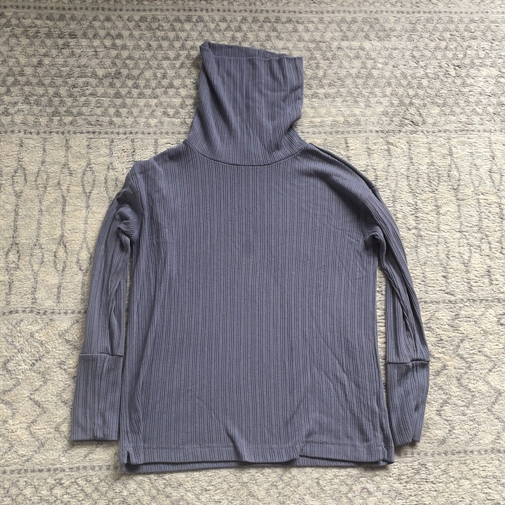 Women Turtleneck blouses / sweater M -Made in USA